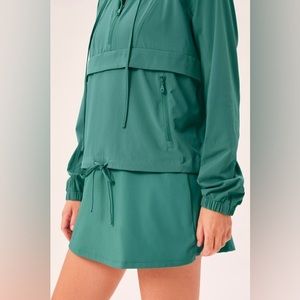 NWT girlfriend collective Tropic Stretch Woven Play Windbreaker - Size M